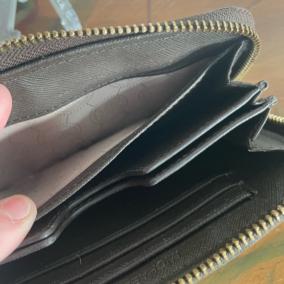 Michael Kors Brown “Jet Set”Wristlet Wallet - Picture 5 of 17